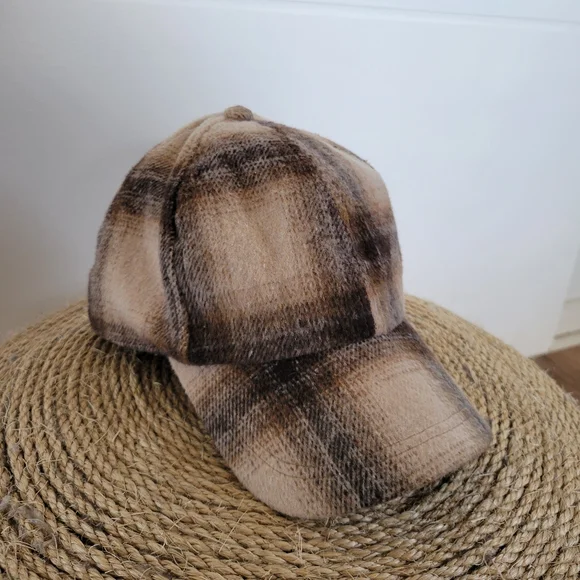 Plaid Faux Fur Hat - Picture 2 of 6